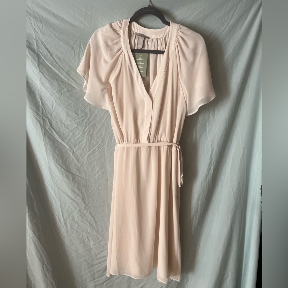 NWT H&M Cream chiffon flutter sleeve dress with tie waist New With Tags sz Large